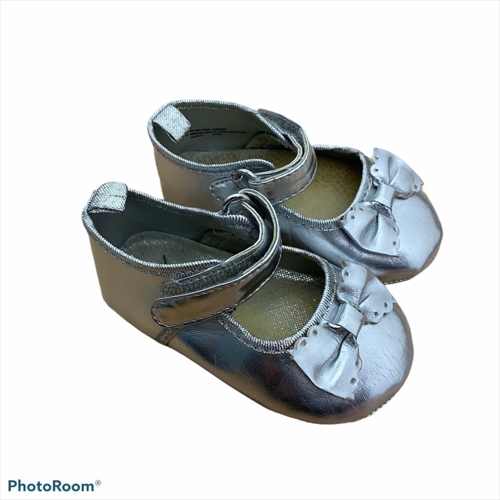 Children’s Place Silver Bow Baby Shoes Girl 3-6 mo